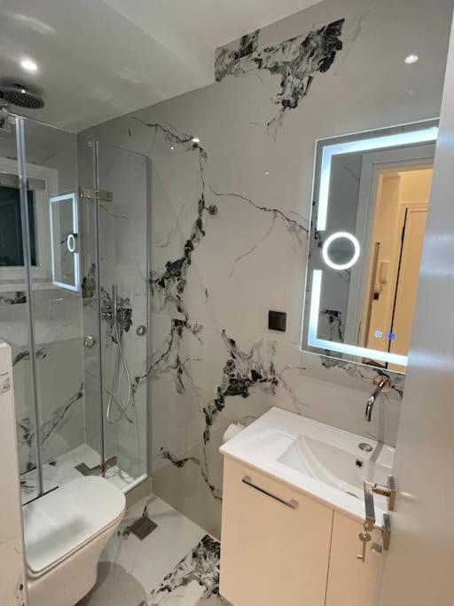 Luxury Apartment Next To Agias Sofias テッサロニキ エクステリア 写真